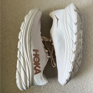 HOKA RINCON 3 - LIKE NEW SIZE 6.5B WOMENS EGGNOG/ROSE GOLD